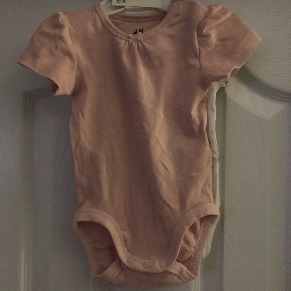 H&M| set of two- 3 month onesies